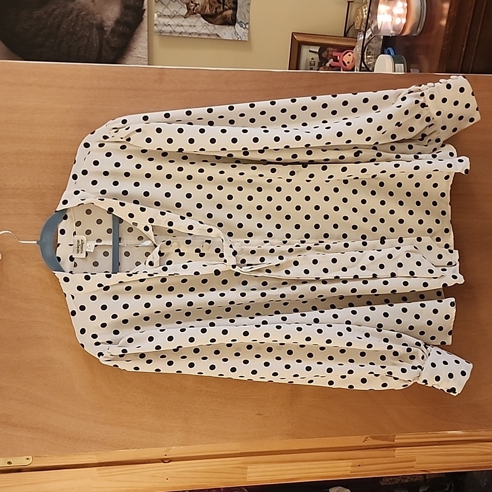 White neck tie blouse with black polka-dot